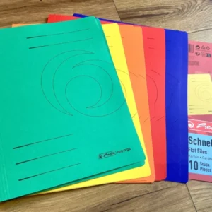grüne, gelbe, orangene, rote und blaue Schnellhefter auf Pappe, je 2x, Linien auf dem cover