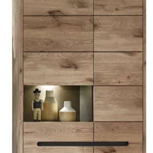 Hängevitrine BELLANO Viking Oak Nature mit Schubfächern, offener Vitrinennische und schwarzem Griffelement.
