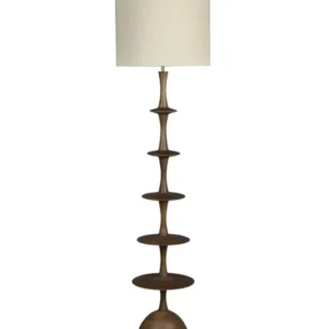 Stehlampe Cath Walnut mit Mangoholzgestell in Braun und zylindrischem Stoffschirm in Creme, Gesamtansicht.