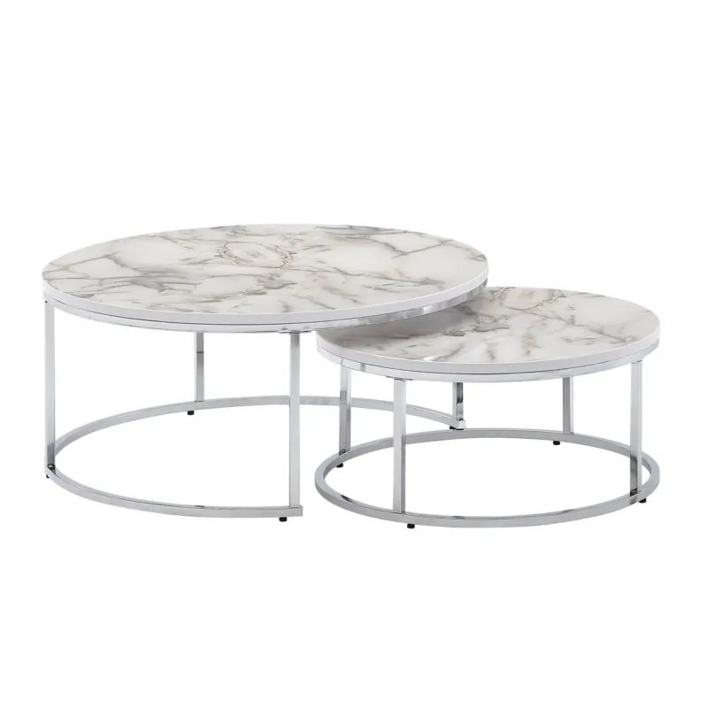 Zwei verschachtelte runde Couchtische mit Marmoroptik-Oberfläche und silbernem Metallgestell in Gesamtansicht.