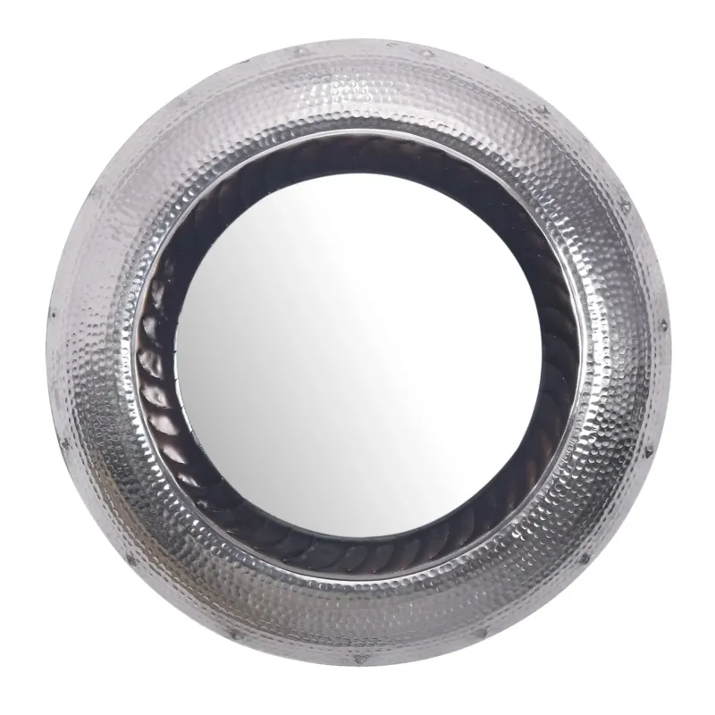 Wandspiegel 74cm Rund Aluminium Silber Hammerschlag Modern Flur mit strukturiertem silbernem Rahmen in Gesamtansicht.
