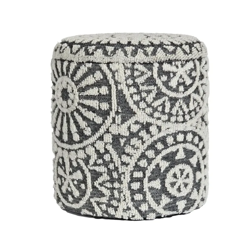 Sitzhocker rund in Grau-Creme mit gemustertem Wollbezug und ethnischem Boho-Design in Gesamtansicht.