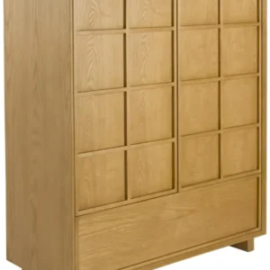 Zuiver Schrank RASTER mit quadratischer Gitterstruktur an den Glasschiebetüren und Eschenfurnier in Natur, Gesamtansicht.