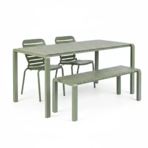 Gartenmöbel-Set Vondel mit grünem Aluminiumtisch, zwei Stühlen und Bank in Gesamtansicht.