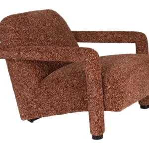 Loungesessel Kent Bordeaux Red in Gesamtansicht mit strukturiertem Baumwollbezug und Eukalyptusholz-Gestell in Boho-Stil.