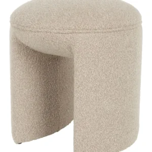 Hocker Noxx in Beige mit gerundeter Form und ausgeschnittenem Seitenteil, Gesamtansicht.