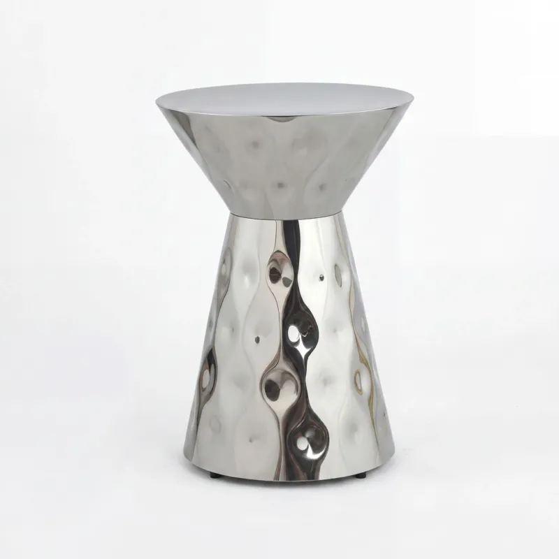 Beistelltisch Alu Rund Silber 36 cm mit konischer Form und dekorativen Durchbruchmustern in Gesamtansicht.