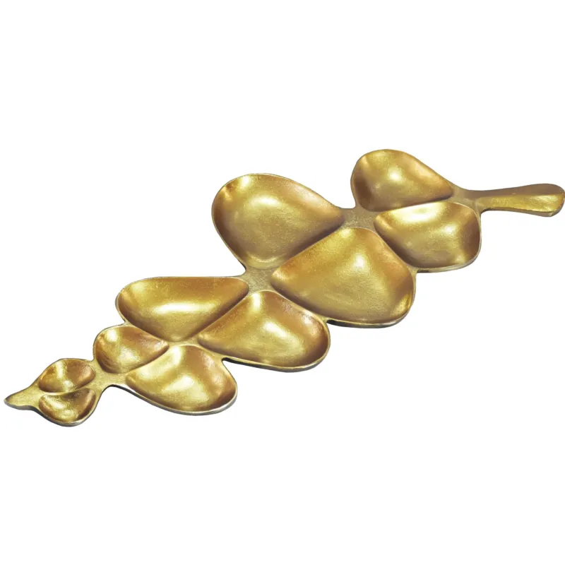 Gesamtansicht der Dekoschale Gold in Blattform aus Aluminium mit glänzender Oberfläche in verschachtelter Anordnung.