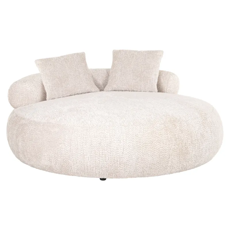 Rundes Loungesofa Tivola lovely cream mit cremearbeitenem Polyesterbezug und Kissendetail in Gesamtansicht von vorne.