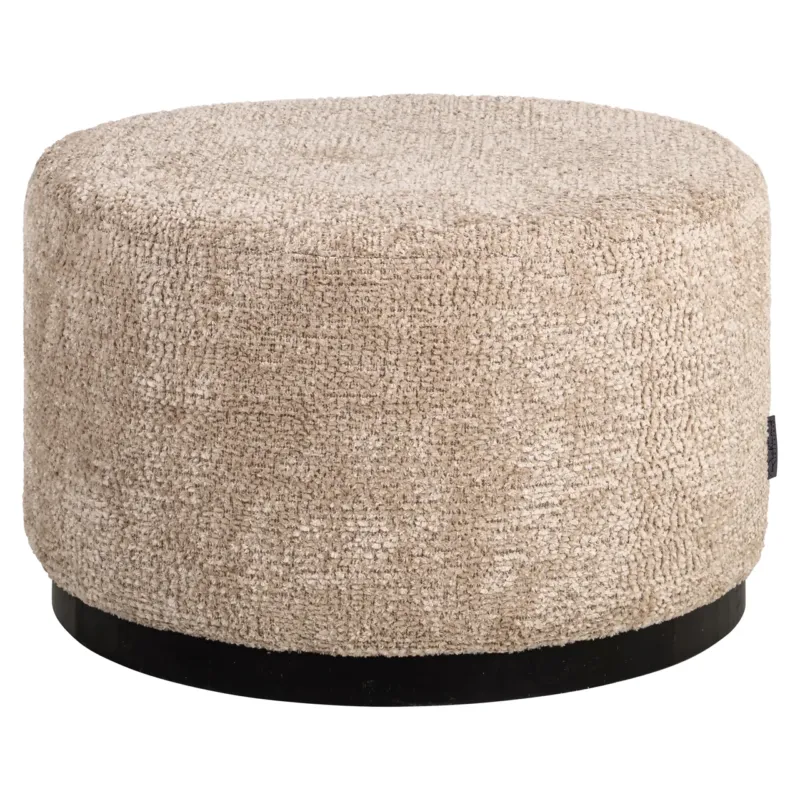 Hocker & Fußbank Kindal in Gesamtansicht mit beige meliertem Polsterstoff und schwarzem Sockel.
