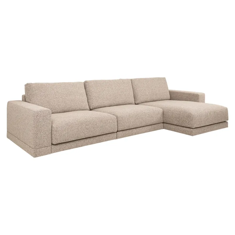 Sofa Trentino Cayenne Brown mit Lounge rechts, beige Polsterung und massivenSockel in Gesamtansicht.