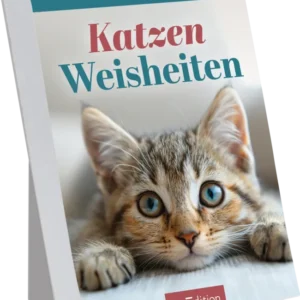 Das Cover zeigt ein niedliches, graues Kätzchen mit großen, blauen Augen. Der Titel „Katzen Weisheiten“ ist in einer eleganten, serifenlosen Schrift in Türkis oben platziert, während „Kalender 2027“ in kleineren, hellen Buchstaben darüber zu finden ist. Die sanften Farben und der freundliche Ausdruck des Kätzchens verleihen der Gestaltung eine warme, einladende Atmosphäre. Ganz unten mittig steht der Logoschriftzug von arsEdition.
