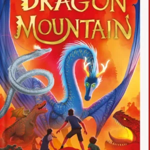Das Buchcover „Dragon Mountain“ von Katie und Kevin Tsang zeigt einen großen, majestätischen blauen Drachen, der vor einer beeindruckenden Berglandschaft steht. Ihm gegenüber sind vier Kinder abgebildet. Die Farben sind lebhaft mit intensivem Rot, Orange und Blau, die eine abenteuerliche Atmosphäre erzeugen. In der Mitte steht der Titel in geschwungener, goldener Schrift. Ganz unten mittig steht der Logoschriftzug von arsEdition.